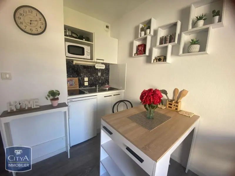 A LOUER - NIMES - STUDIO MEUBLE - RESIDENCE PARC ARENA - SECTEUR 7 COLLINES - GARDIEN