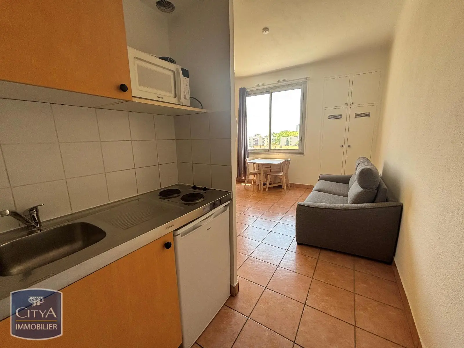 A LOUER - STUDIO MEUBLE - NIMES - RESIDENCE LES JARDINS DE PASTEUR - PARKING - ASCENSEUR/GARDIEN