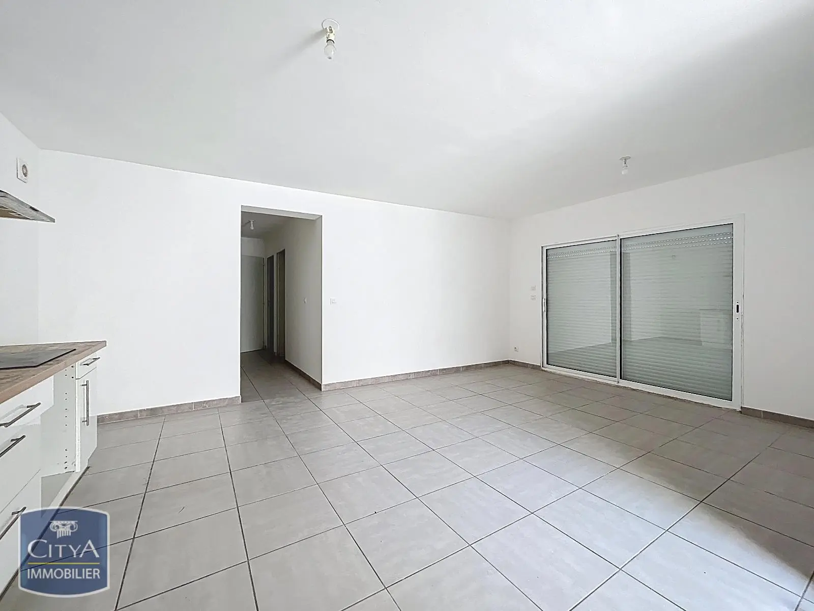À LOUER - NIMES - APPARTEMENT - 3 PIECES - JARDIN - NON MEUBLE - 2 PLACES DE PARKING
