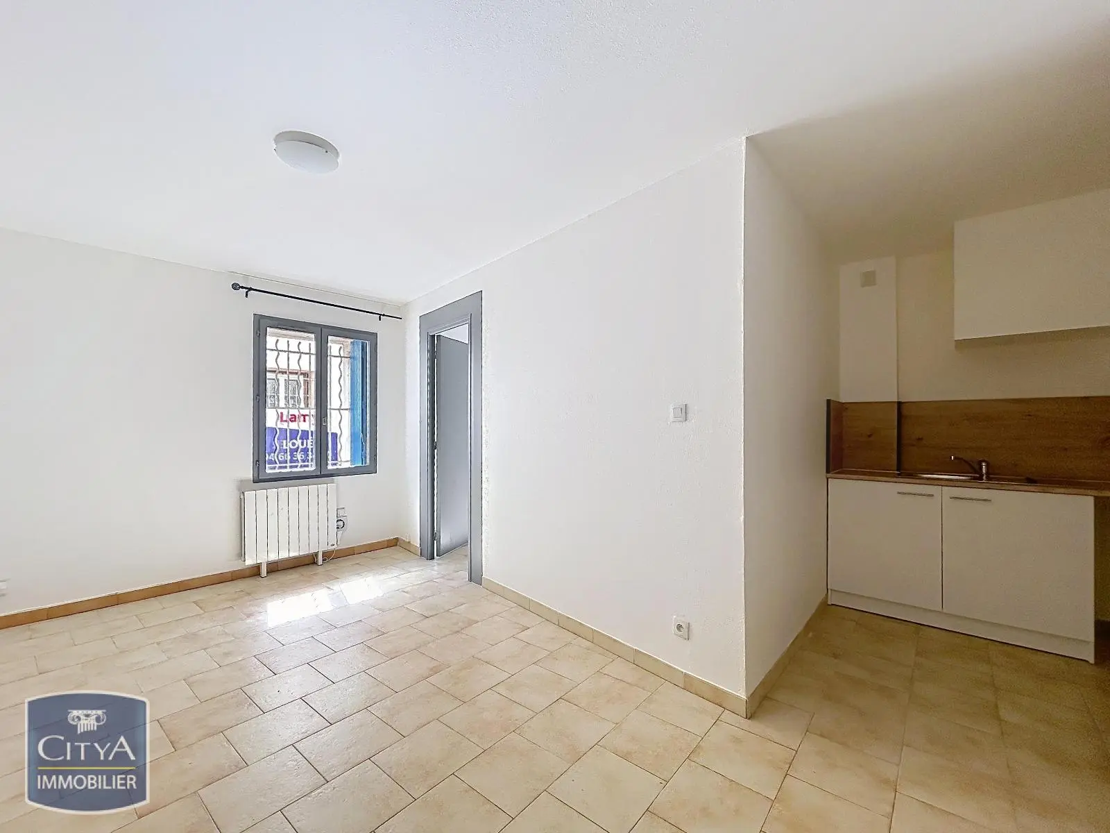 Photo 1 Appartement 1 pièce 28.15m²