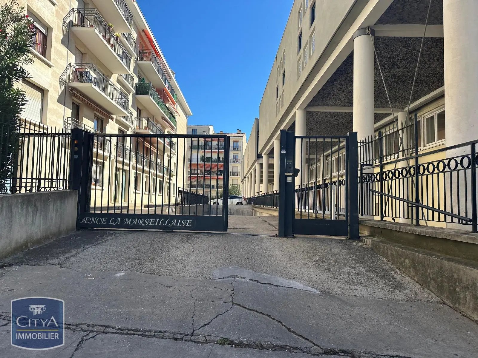 Photo 1 Parking