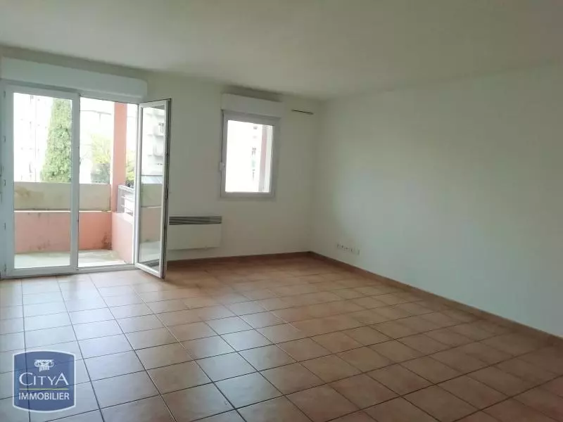 nimes p2 parking terrasse location