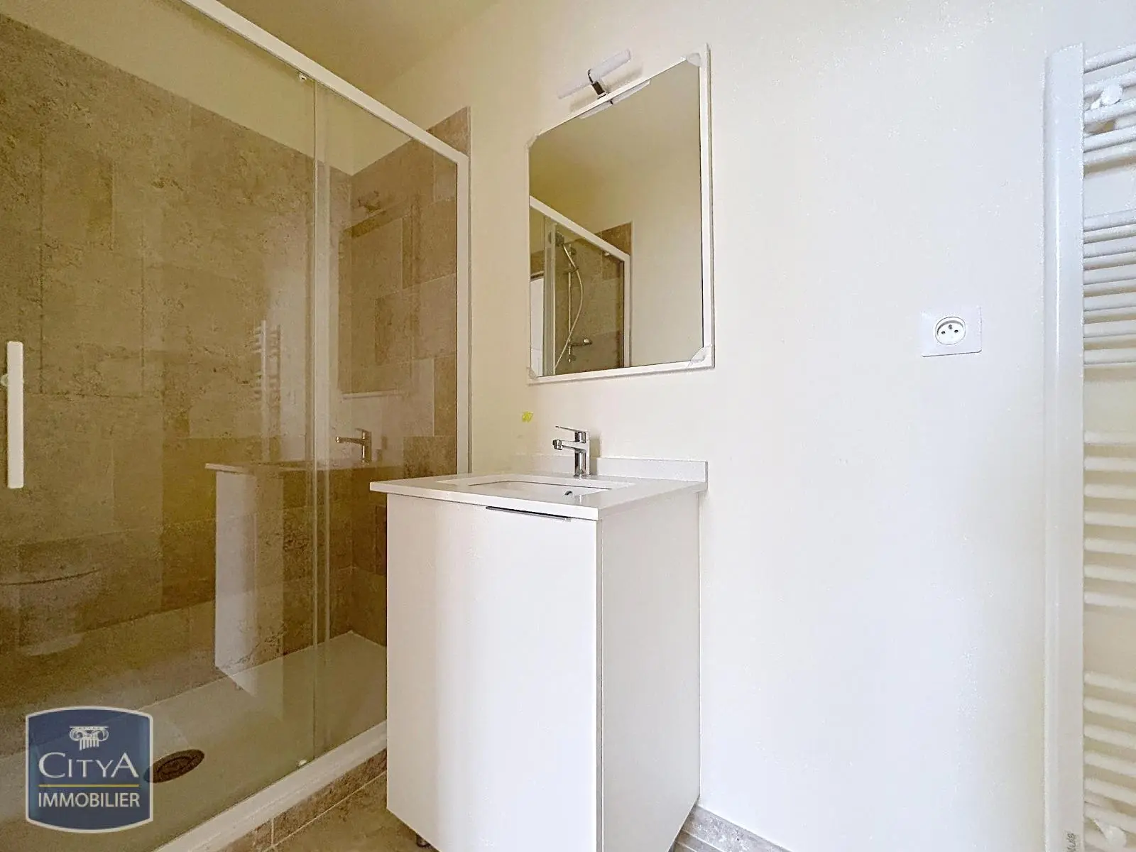 T2 RENOVE CHARME ANCIEN A LA LOCATION