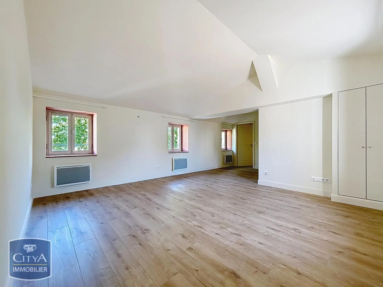 EXCLUSIVITE - A LOUER - NIMES - APPARTEMENT 4 PIECES RENOVE - CENTRE-VILLE - PROCHE FEUCHERES ET ARENES