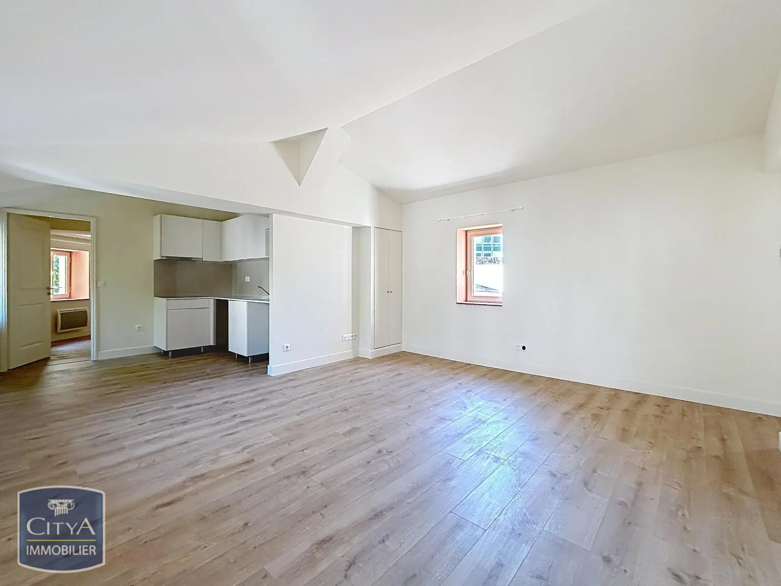 Photo 1 Appartement 4 pièces 77.21m²