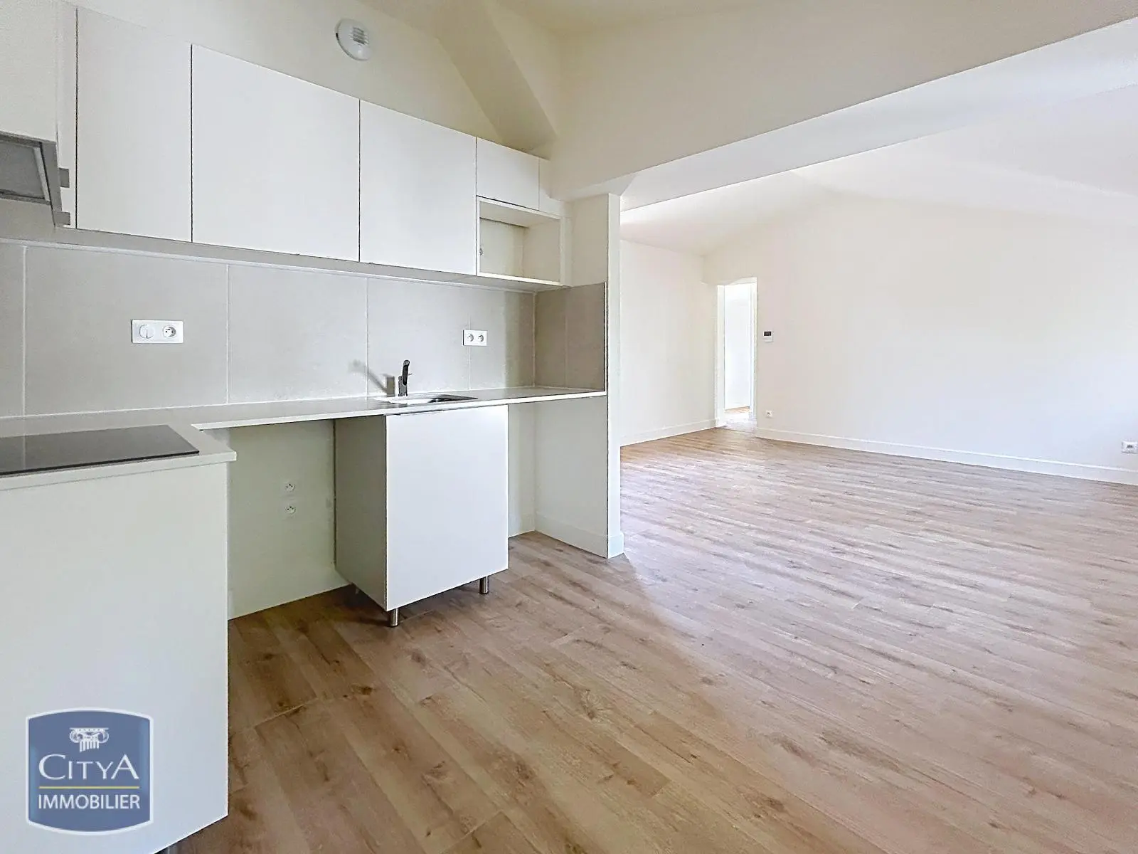 EXCLUSIVITE - A LOUER - NIMES - APPARTEMENT 4 PIECES RENOVE - CENTRE-VILLE - PROCHE FEUCHERES ET ARENES