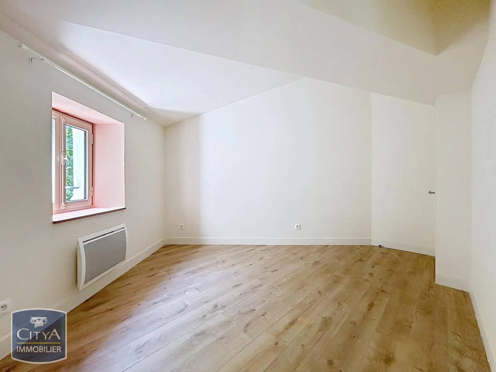 EXCLUSIVITE - A LOUER - NIMES - APPARTEMENT 4 PIECES RENOVE - CENTRE-VILLE - PROCHE FEUCHERES ET ARENES