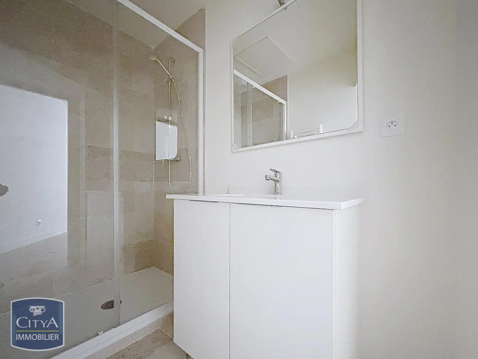 EXCLUSIVITE - A LOUER - NIMES - APPARTEMENT 4 PIECES RENOVE - CENTRE-VILLE - PROCHE FEUCHERES ET ARENES