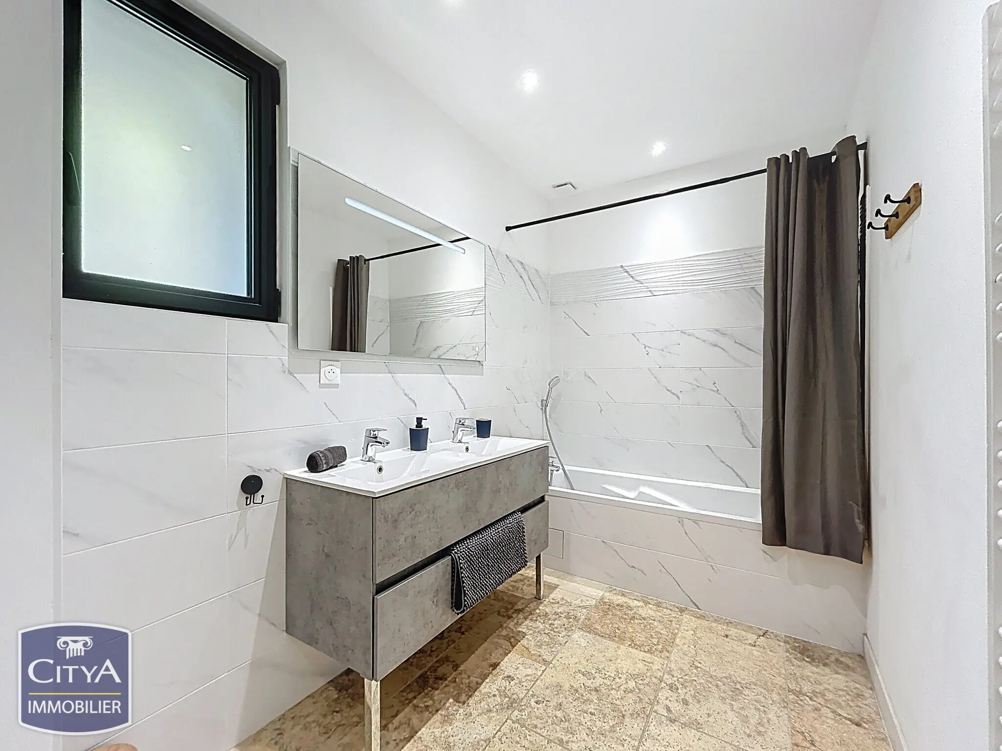 Photo 15 Maison 5 pièces 200m²