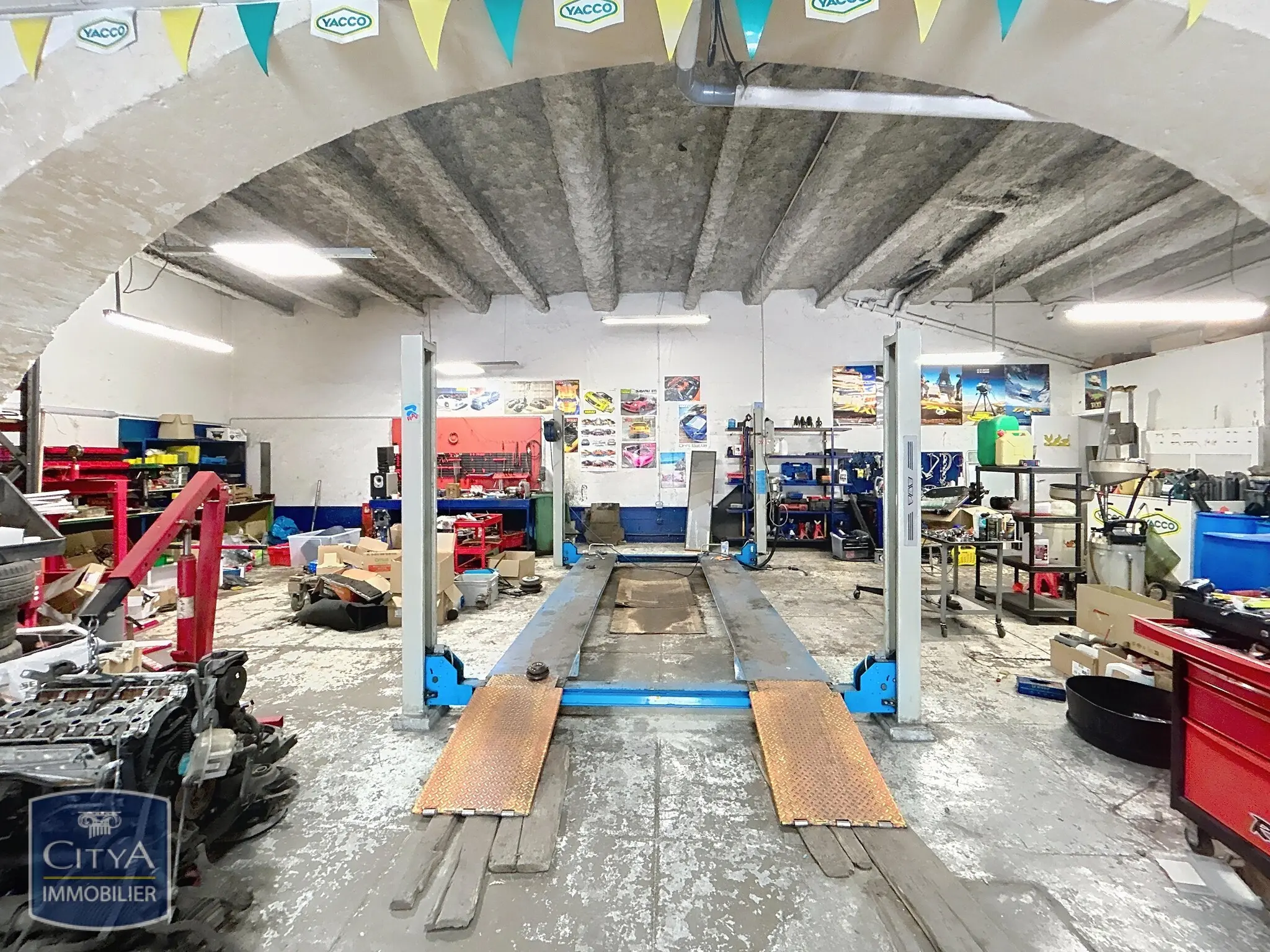 Photo 1 Fonds De Commerce 309m²