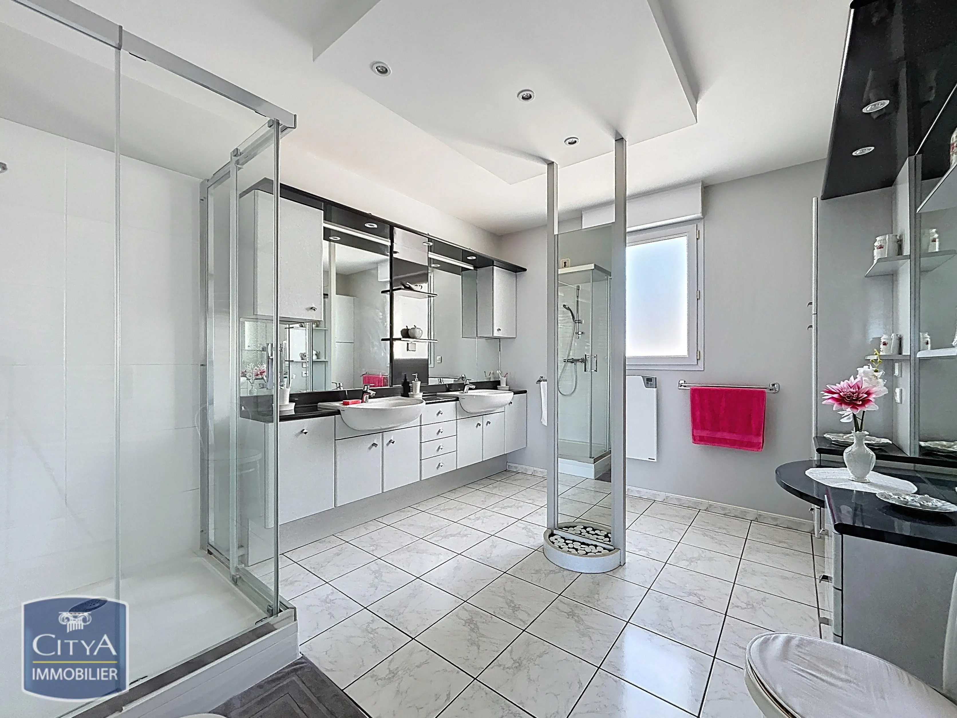 Photo 15 Appartement 5 pièces 213.43m²