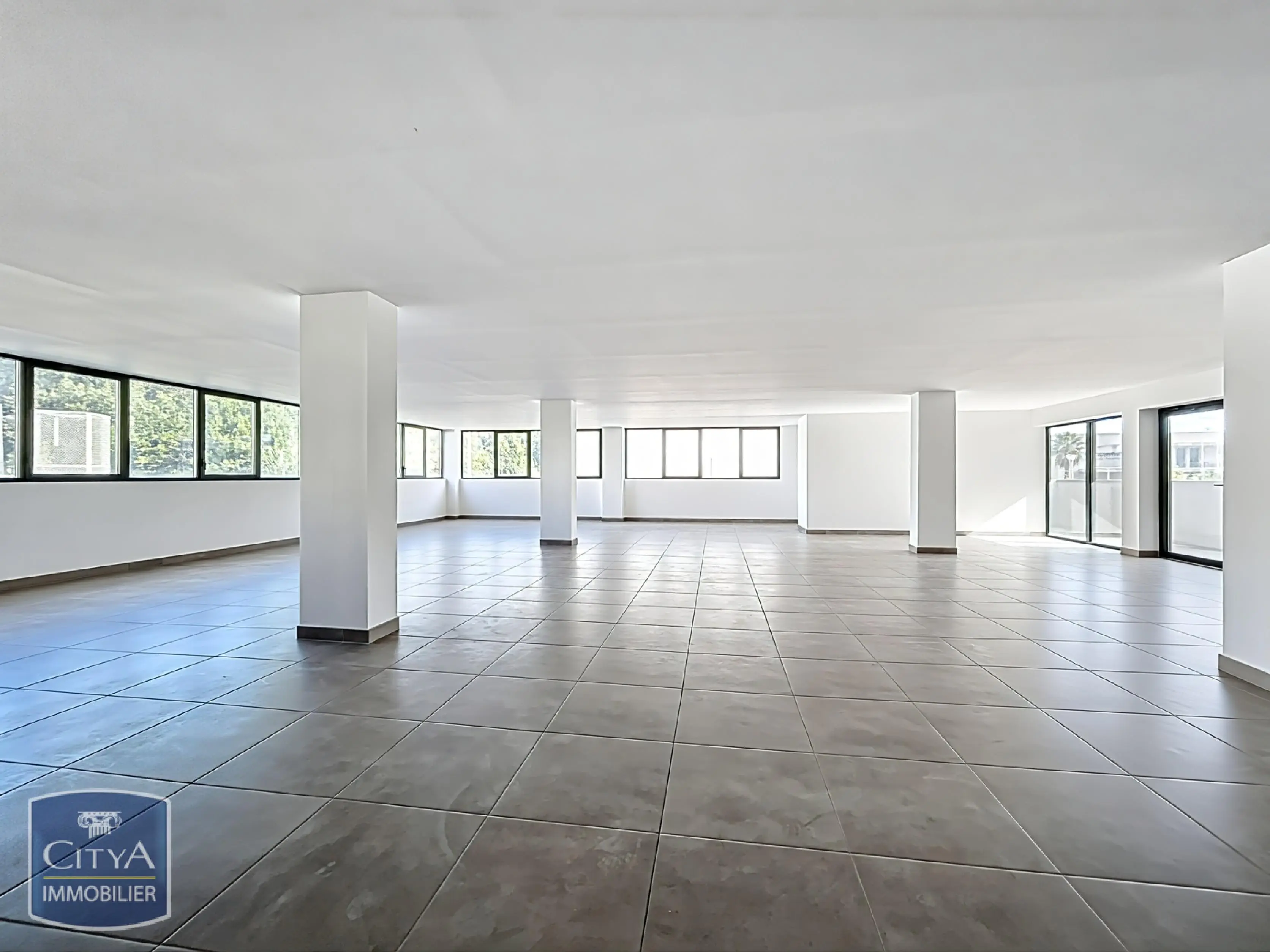 Photo 4 Fonds De Commerce 195m²