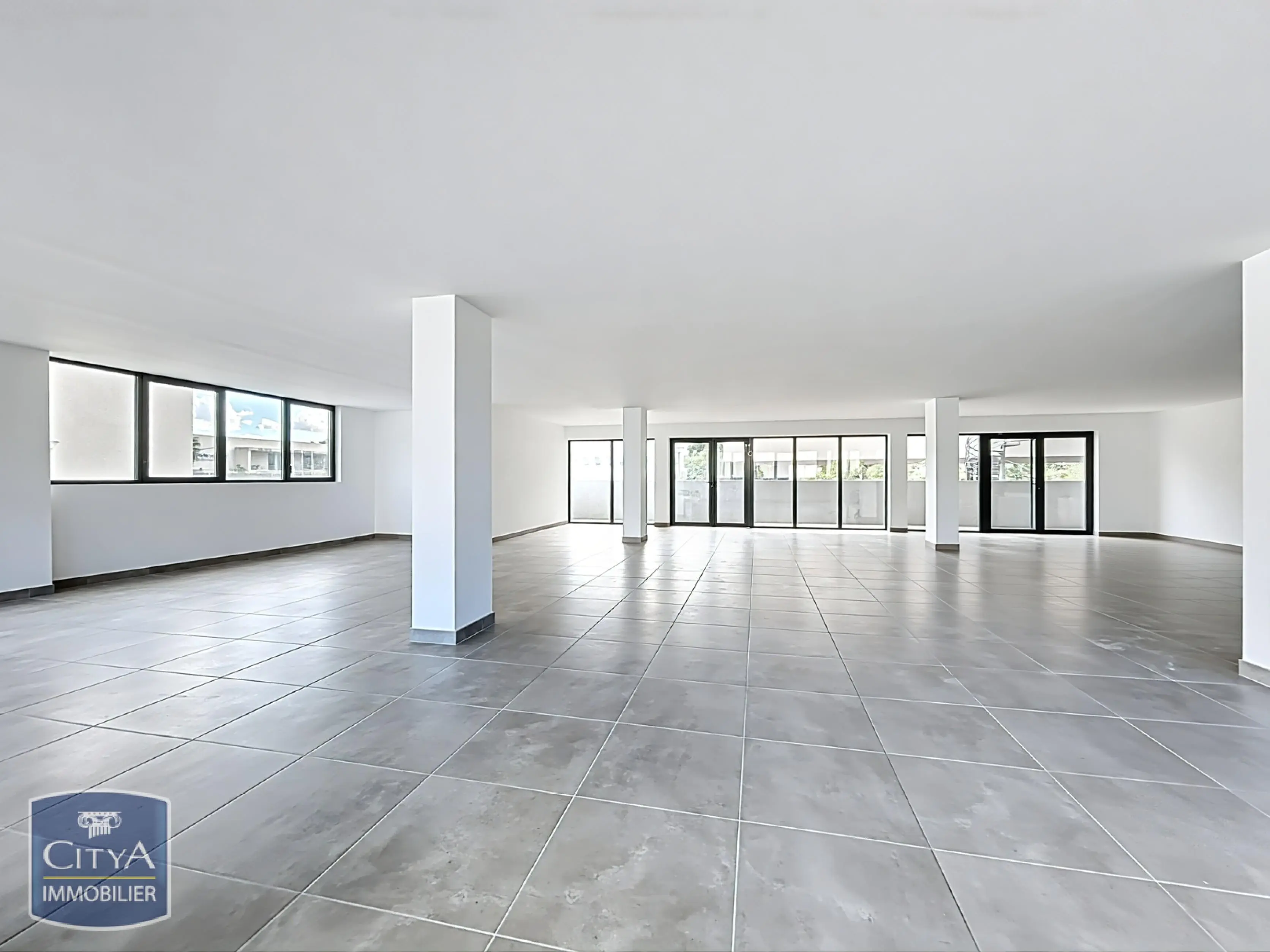 Photo 8 Fonds De Commerce 195m²