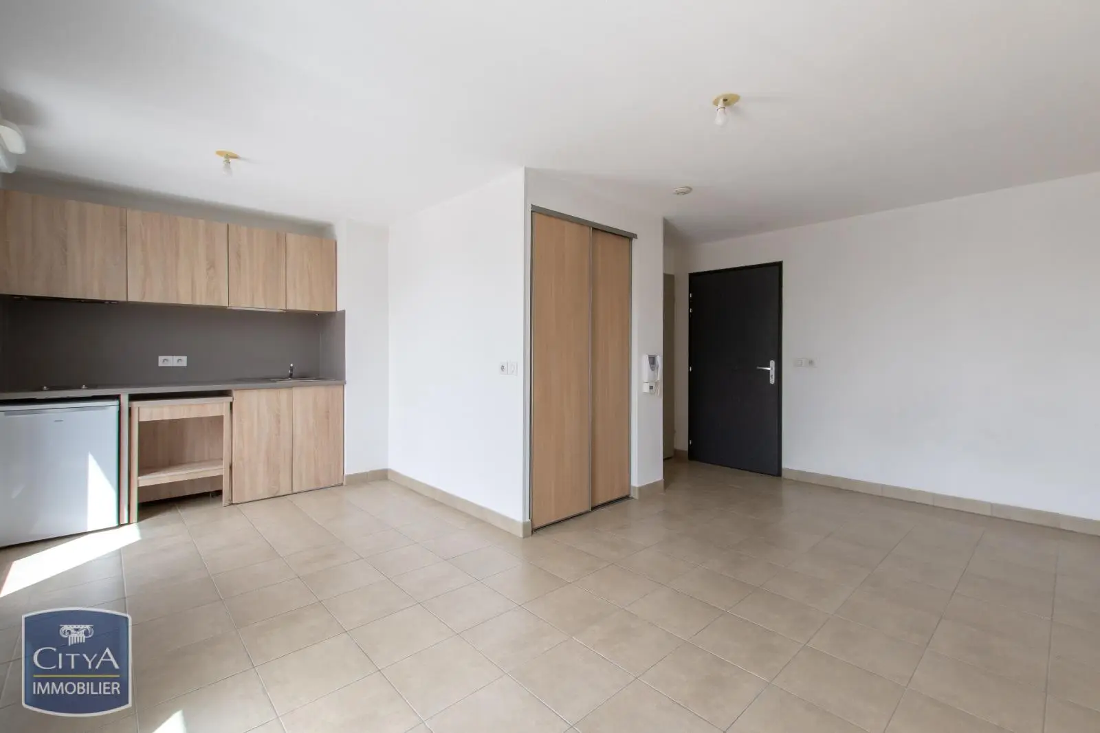 Photo 1 Appartement 1 pièce 27m²