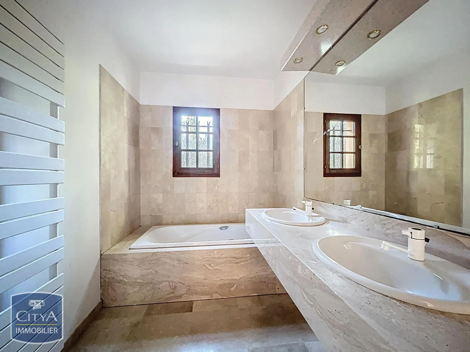 Photo 9 Maison 5 pièces 210m²