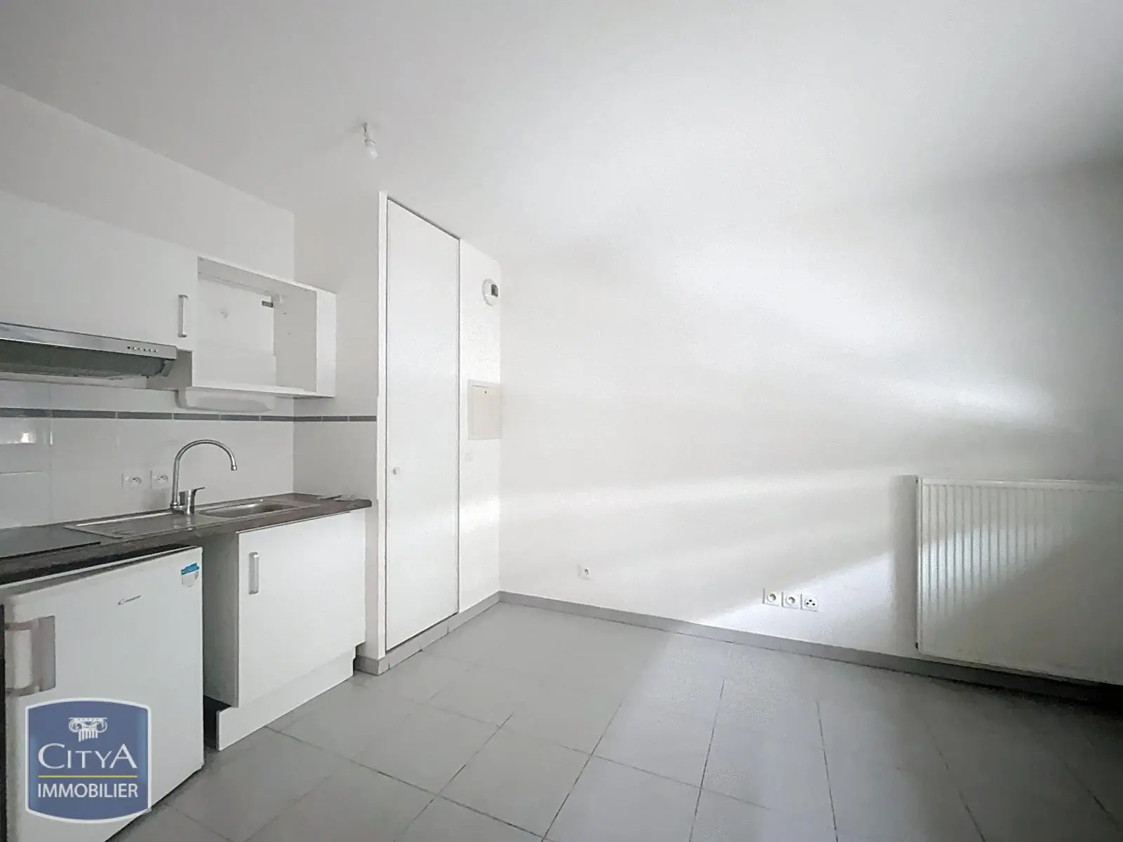 Photo 2 Appartement 1 pièce 23.98m²