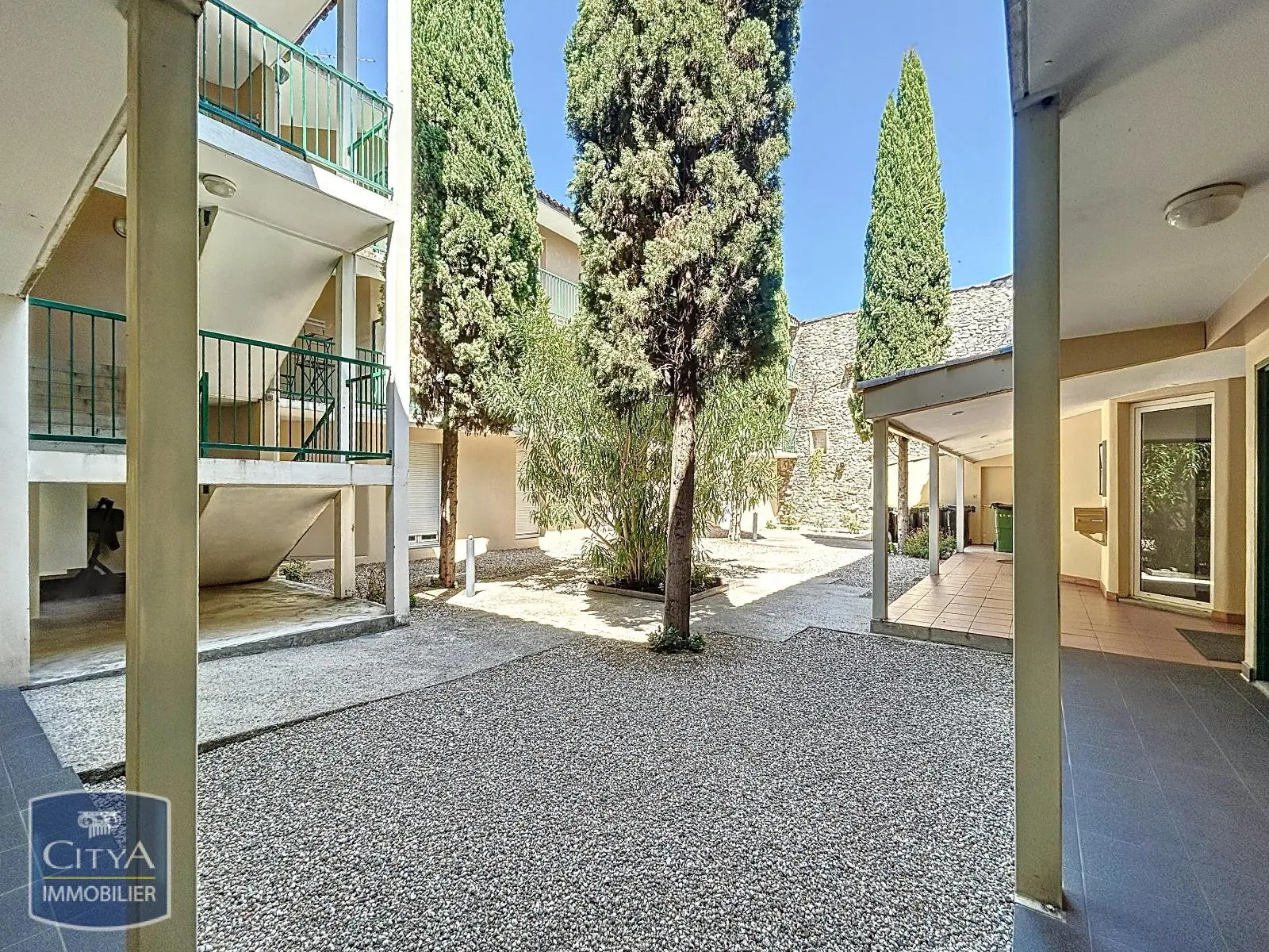 nimes centre ville arènes t1 studio investissement