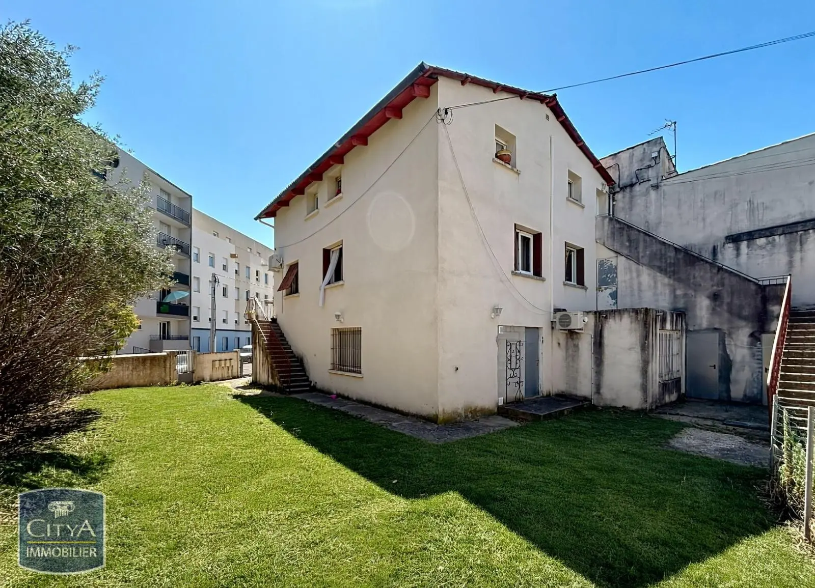 Photo 1 Immeuble 175m²