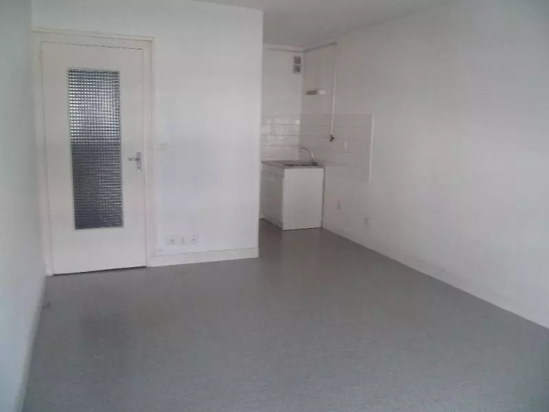 Illustration pour Appartement 1 pièce 27m² Photo Appartement 1 pièce 27m²