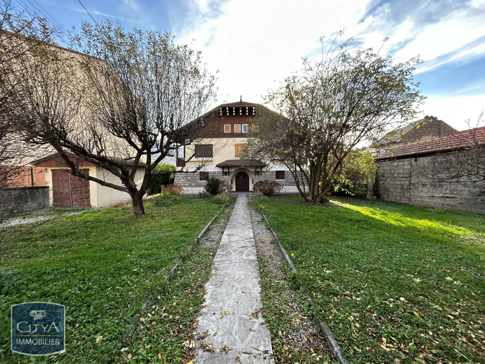 Photo 1 Maison 5 pièces 175.27m²