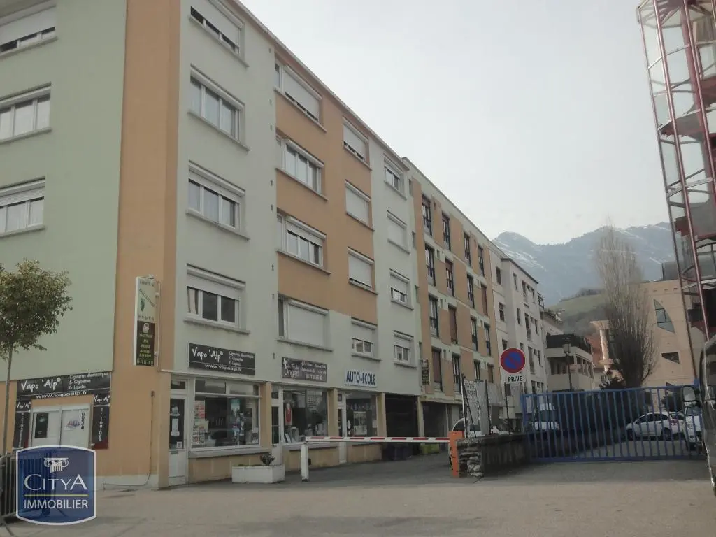 Photo 1 Parking