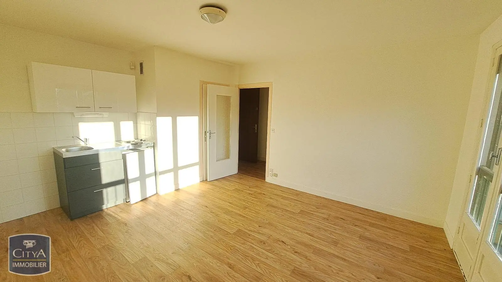 Photo 1 Appartement 1 pièce 27m²