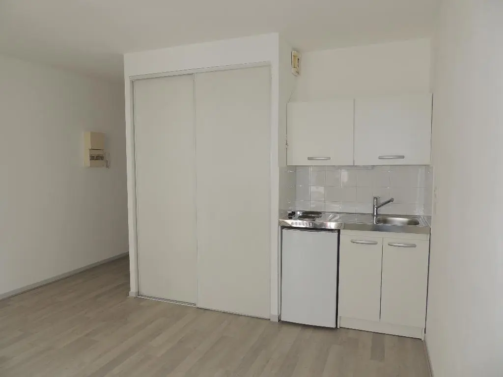 Photo 1 Appartement 1 pièce 24.01m²