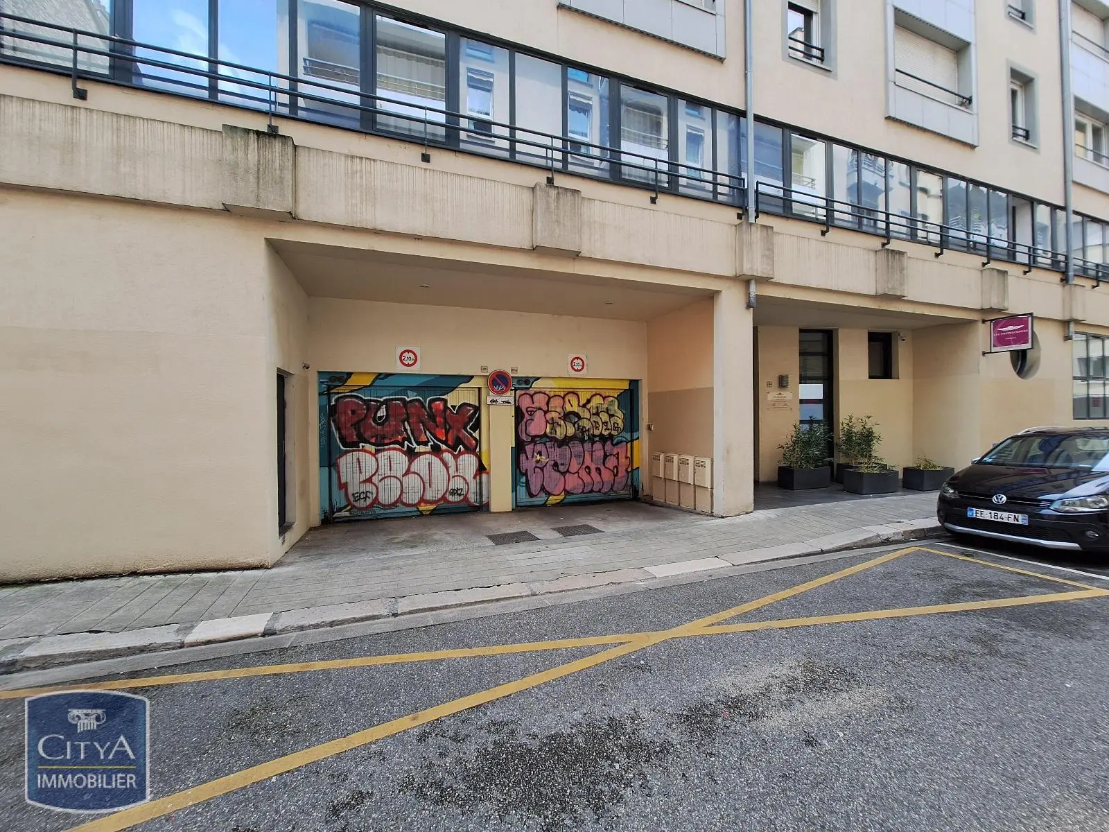 Photo 1 Parking
