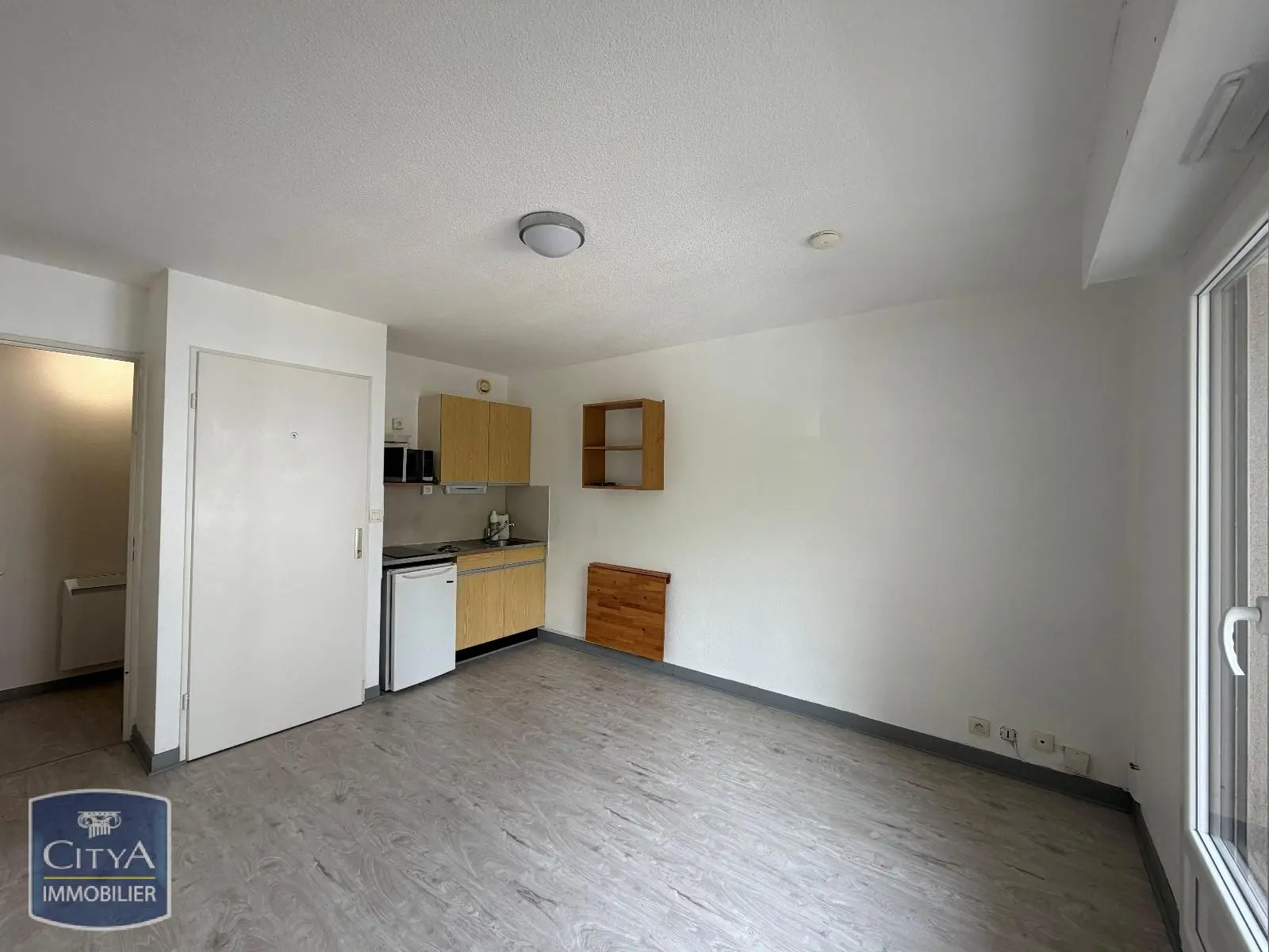 Photo 2 Appartement 1 pièce 23.68m²