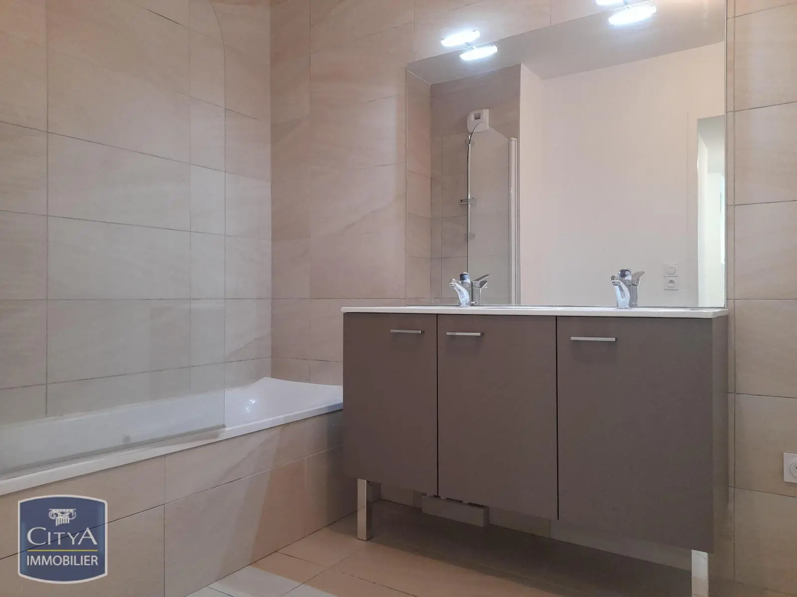 Photo 10 Appartement 4 pièces 82.59m²
