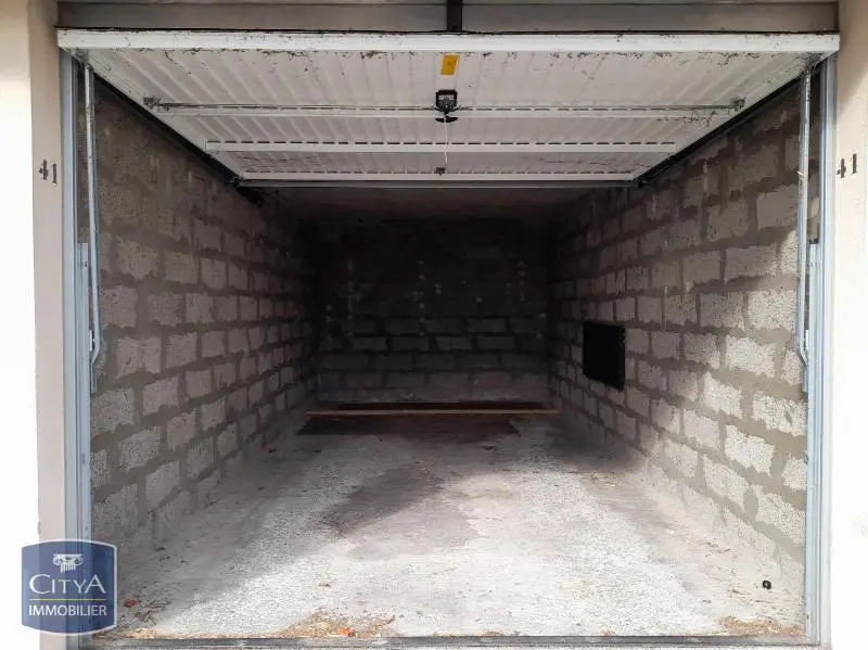Photo 2 Parking
