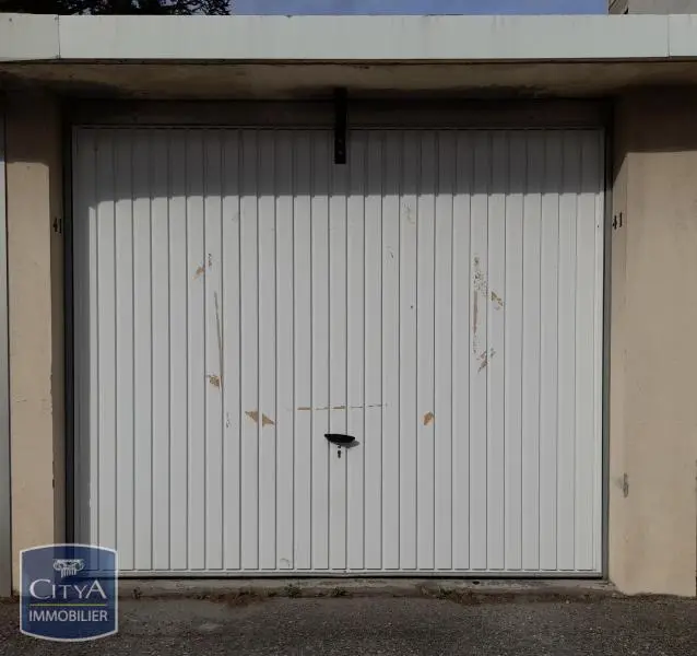 Photo 1 Parking
