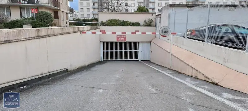 Photo 1 Parking