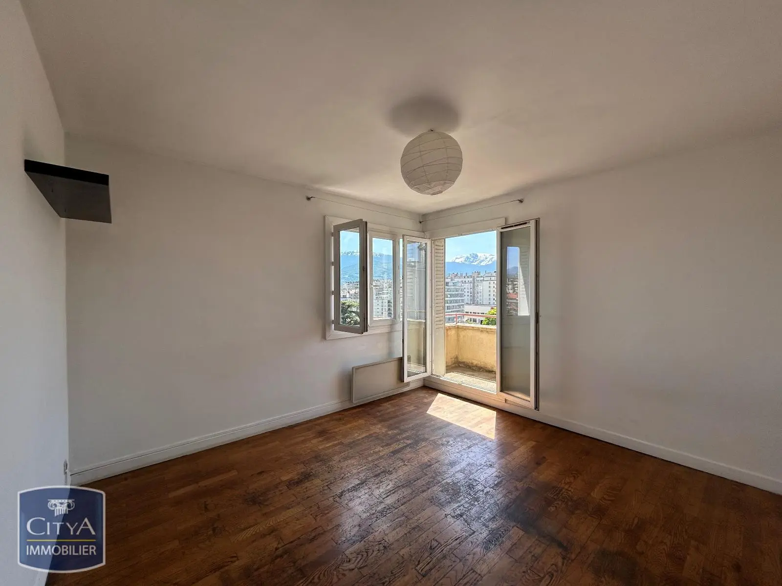 Photo 1 Appartement 1 pièce 32.27m²