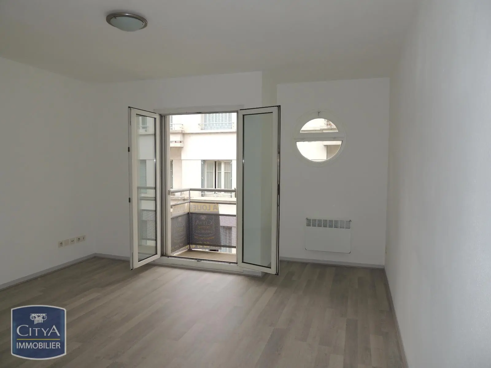 Photo 1 Appartement 1 pièce 24.01m²