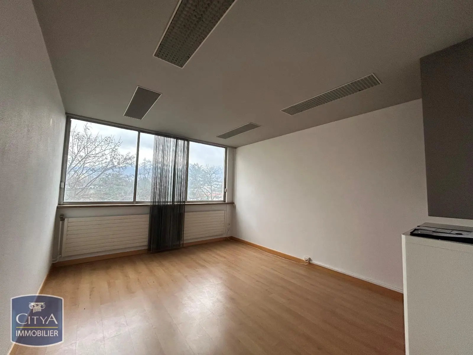 Photo 2 Local Professionnel 5 pièces 121m²