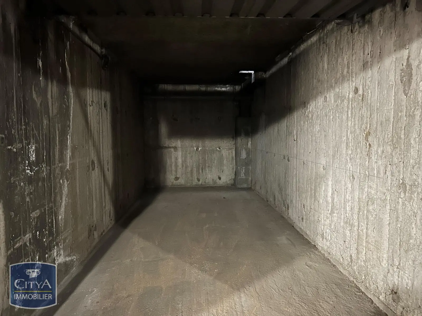 Photo 2 Parking