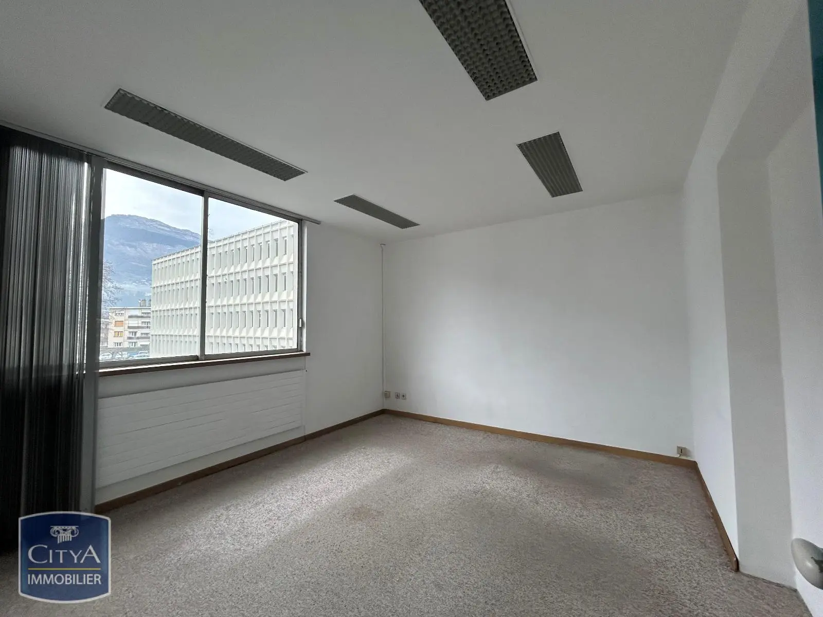 Photo 3 Local Professionnel 5 pièces 121m²