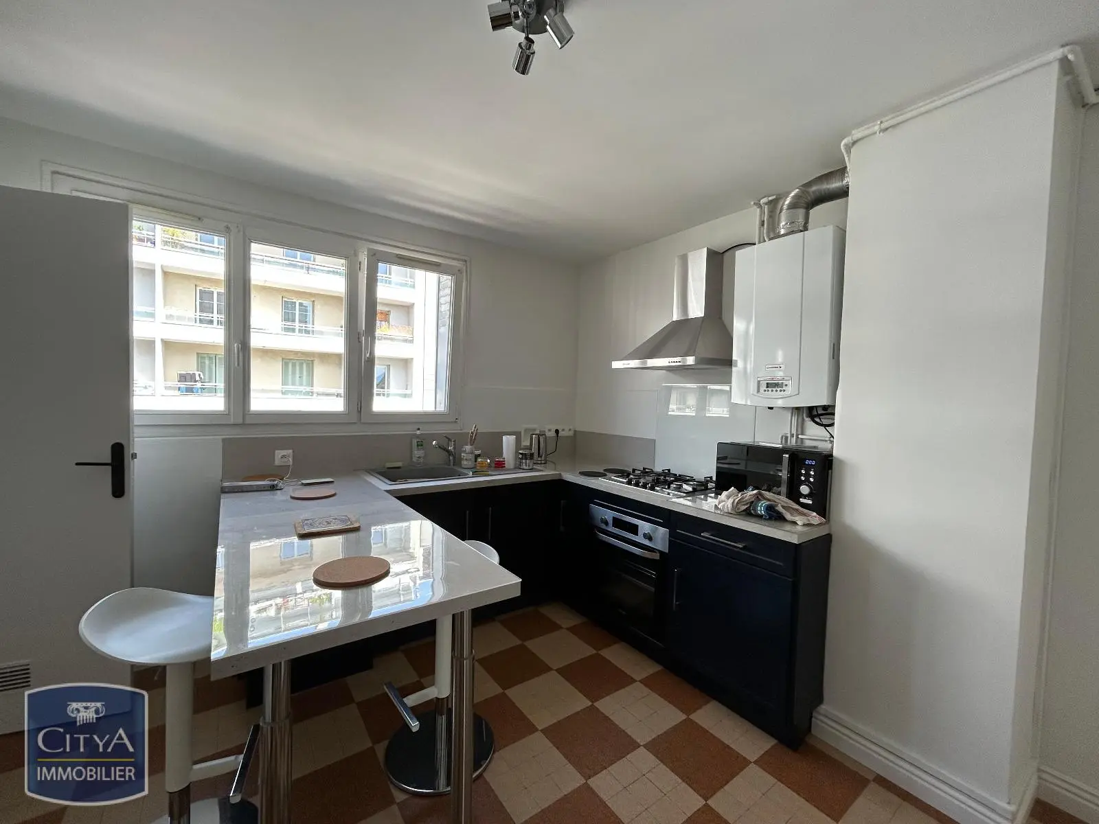 Photo 2 Appartement 4 pièces 77.9m²