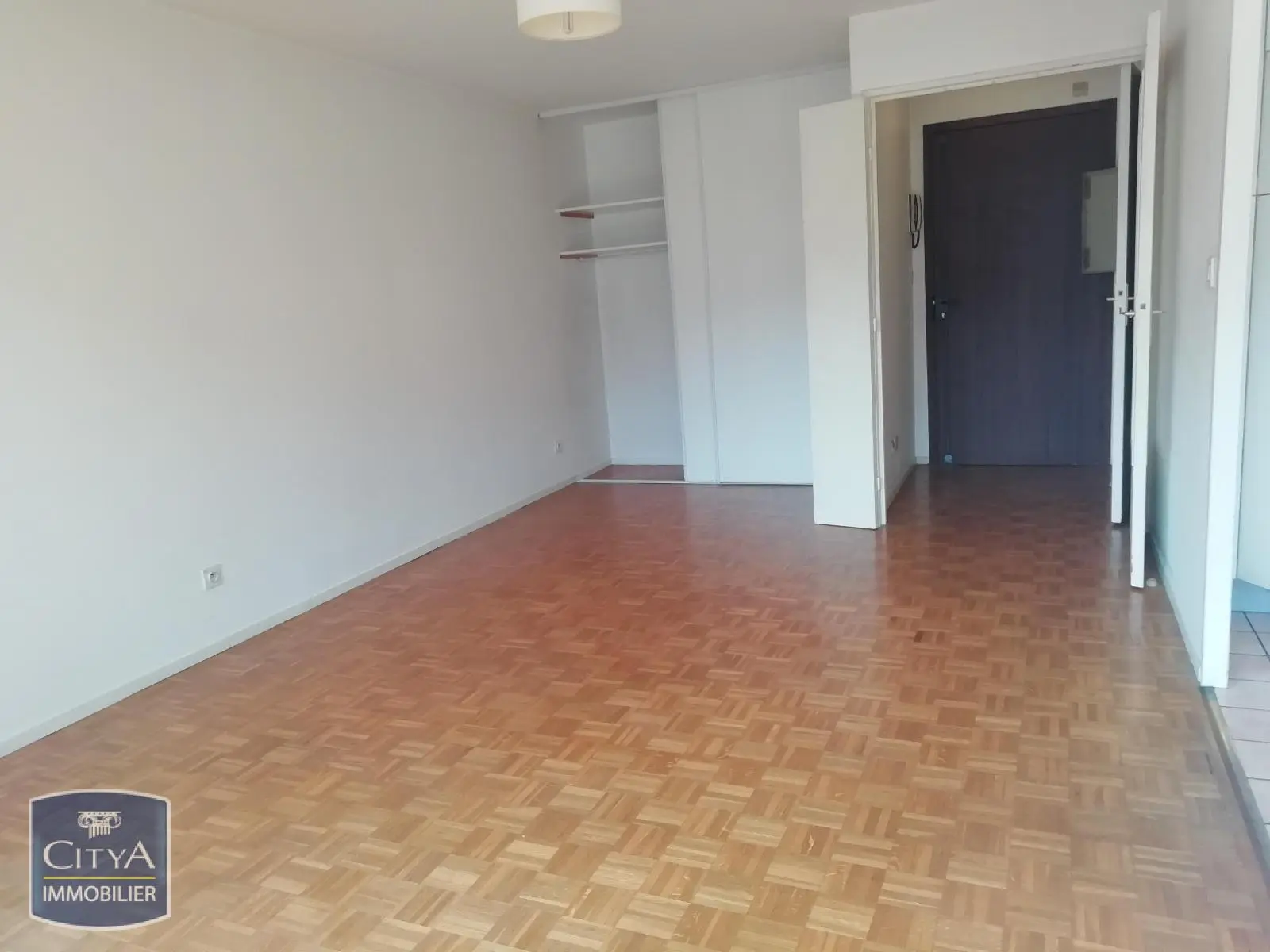 Photo 2 Appartement 1 pièce 33m²