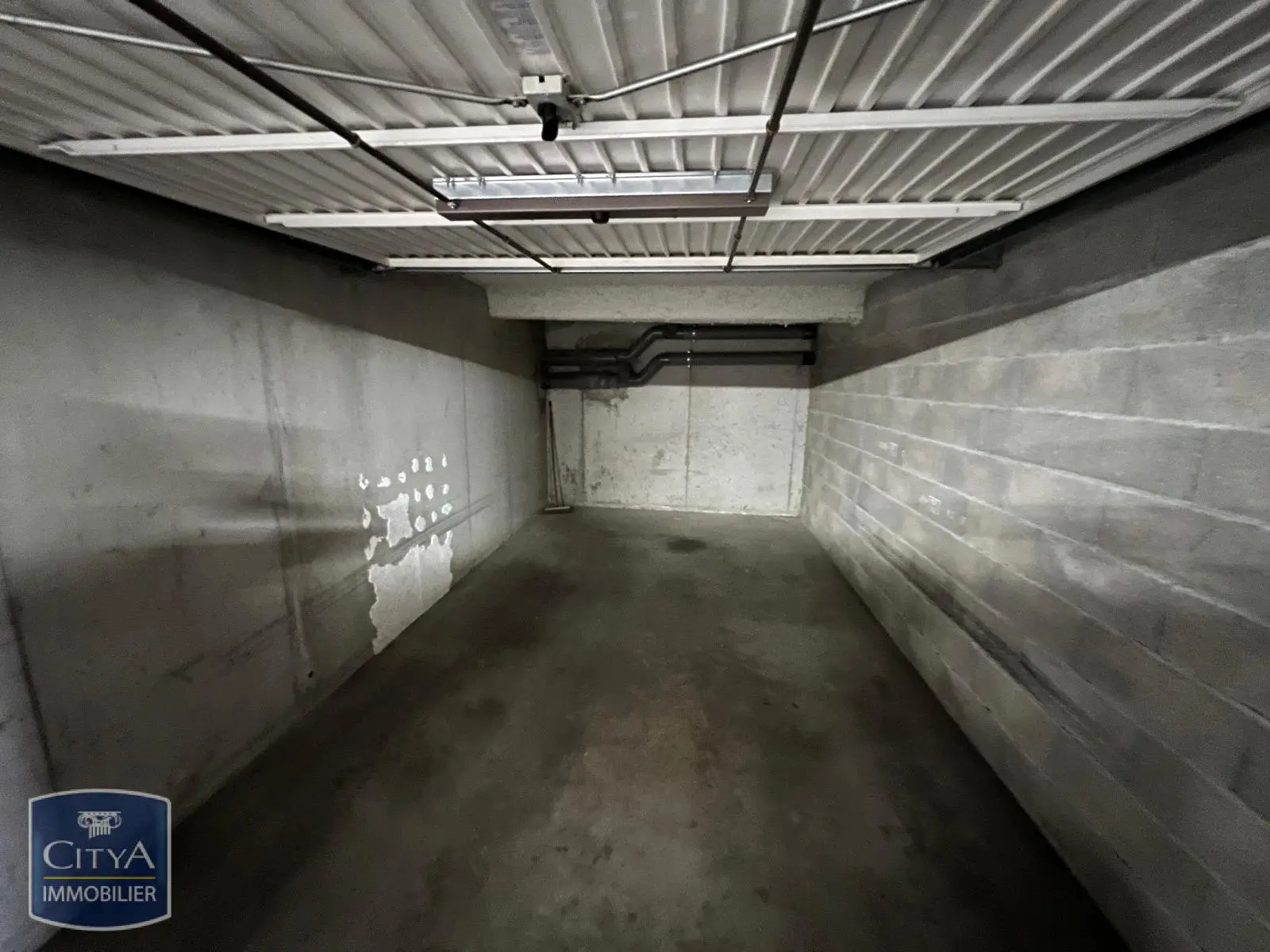 Photo 2 Parking