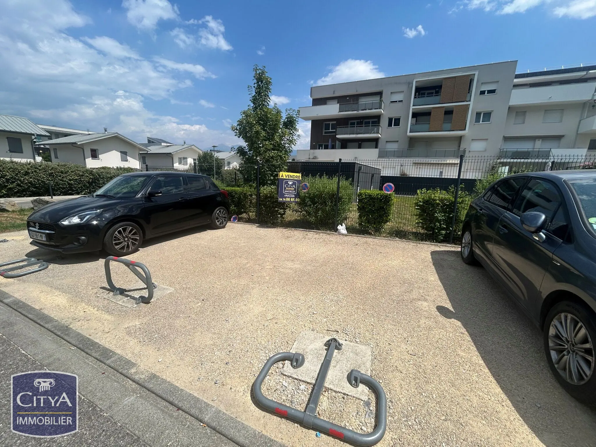 Photo 2 Parking