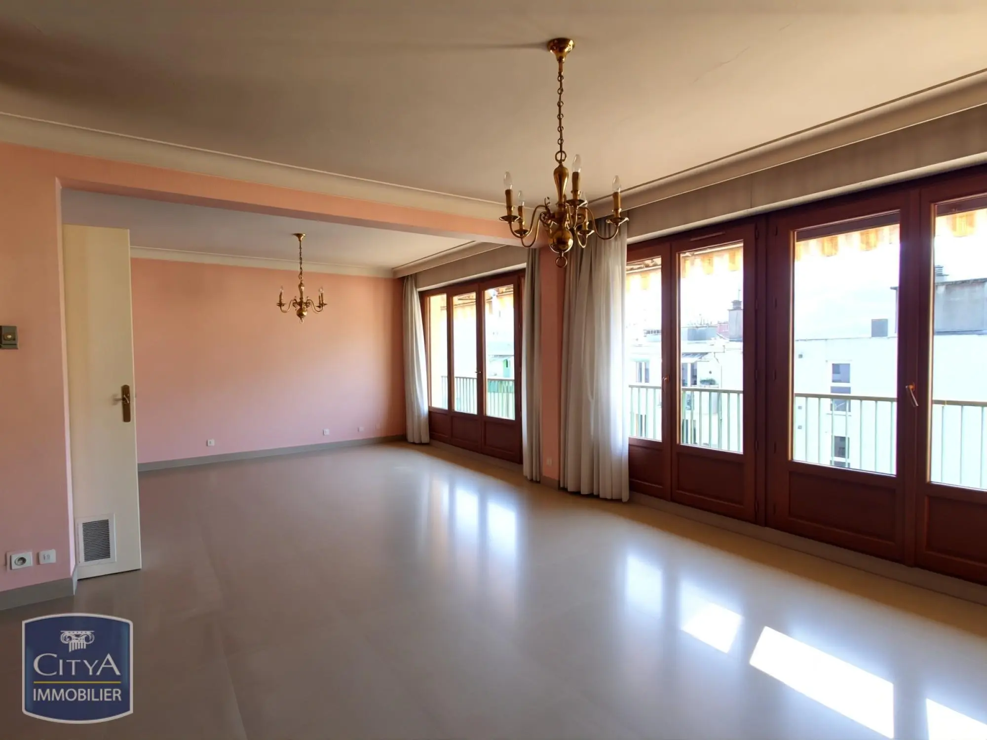 Photo 2 Appartement 6 pièces 147m²
