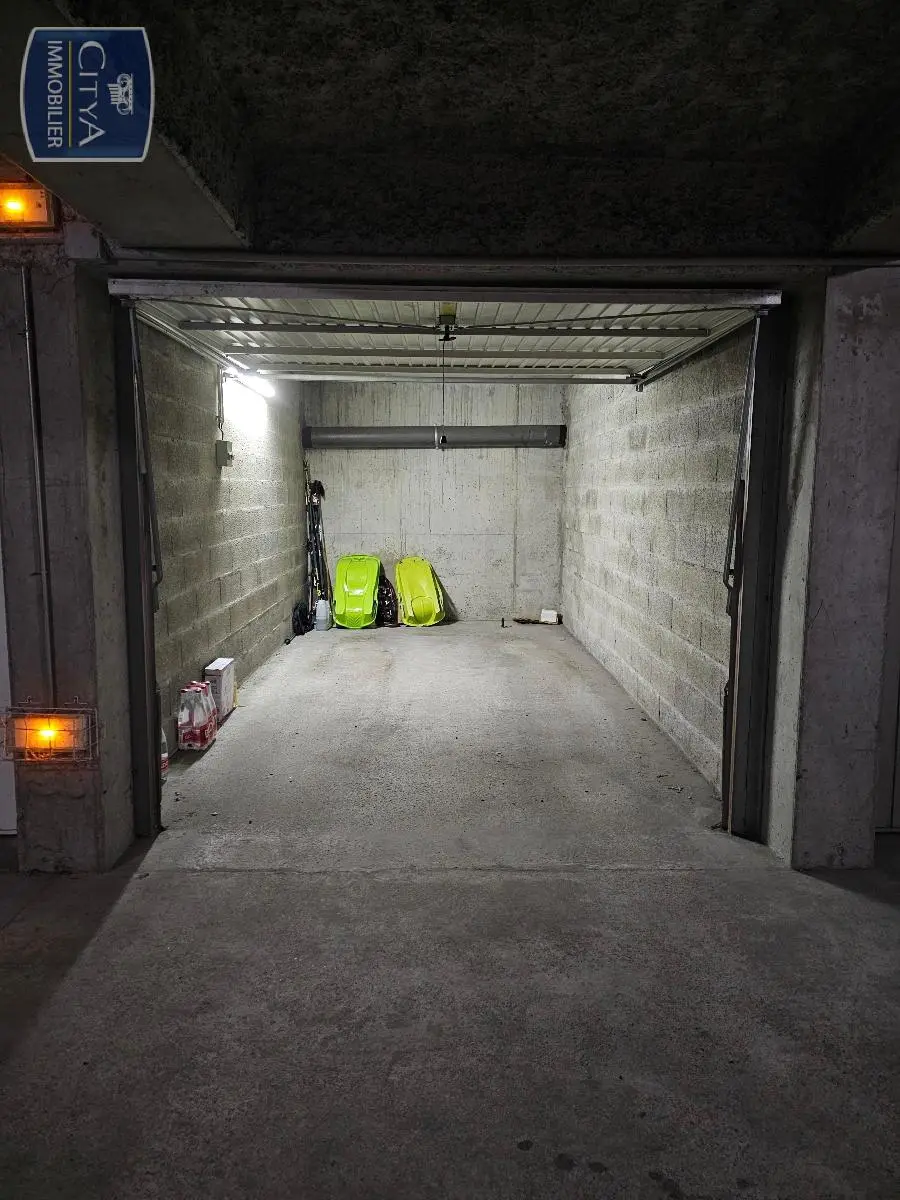 Photo 1 Parking
