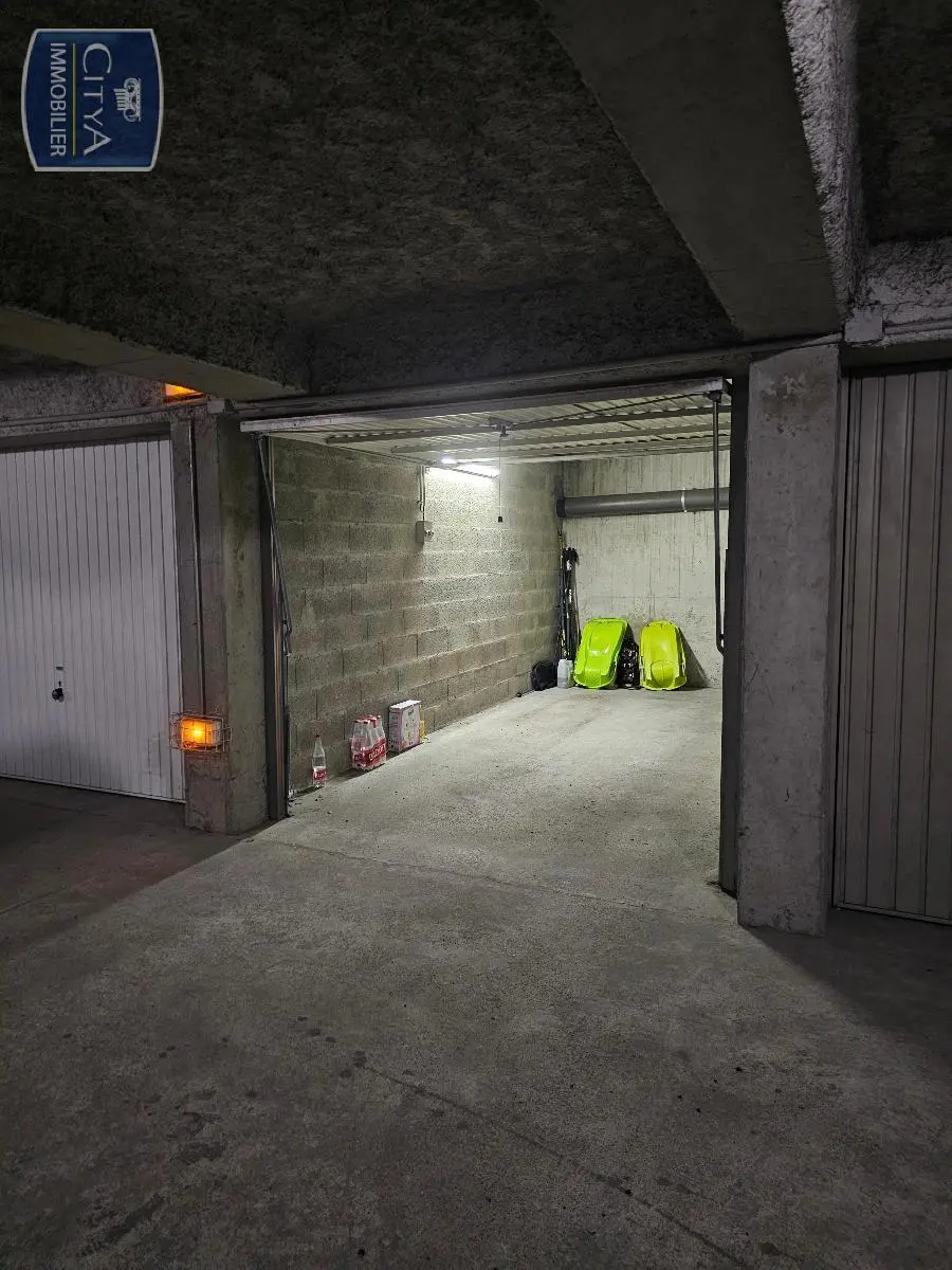 Photo 3 Parking