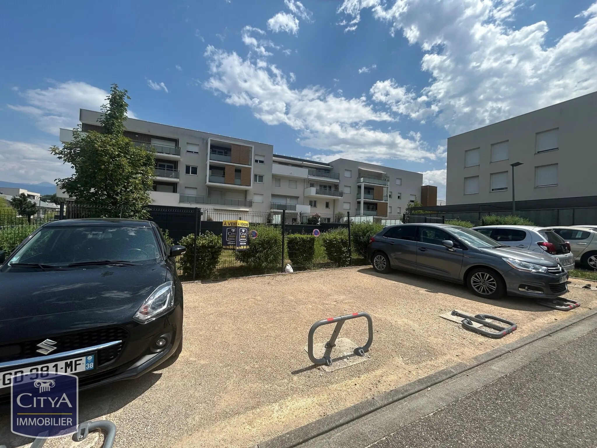 Photo 1 Parking