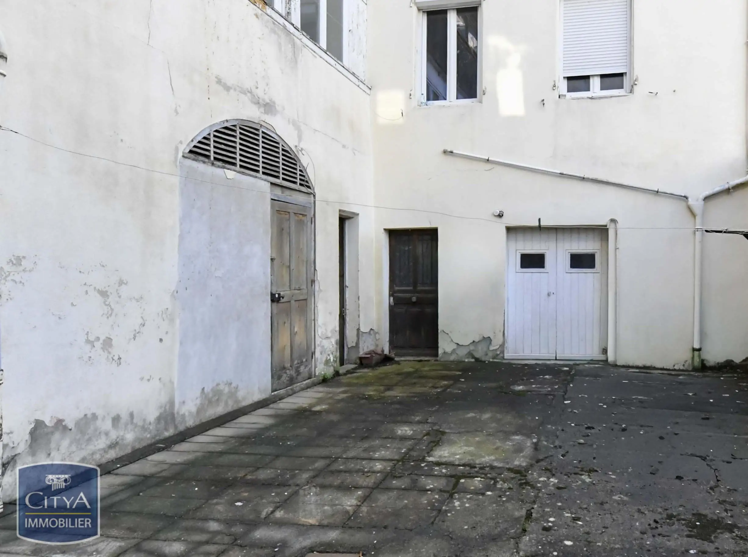 Photo 1 Immeuble 250m²