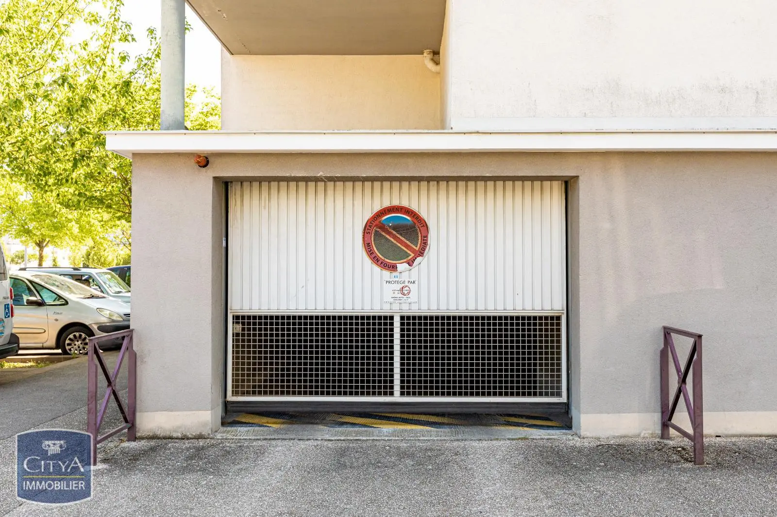 Photo 13 Parking