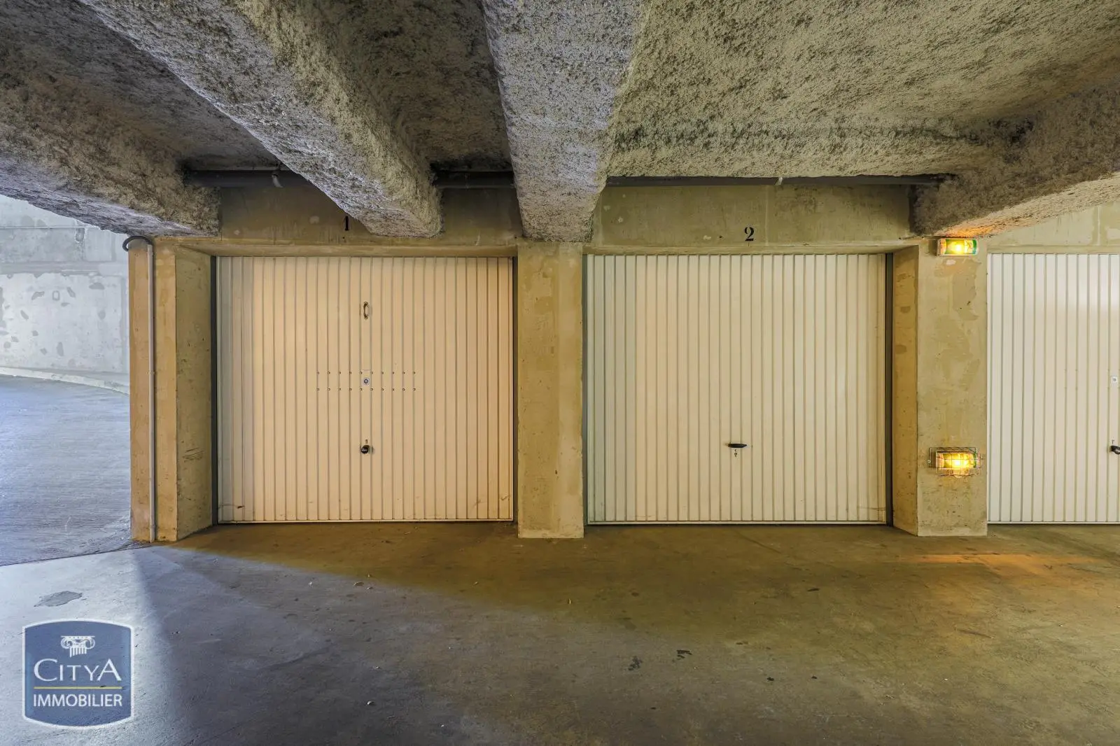 Photo 6 Parking