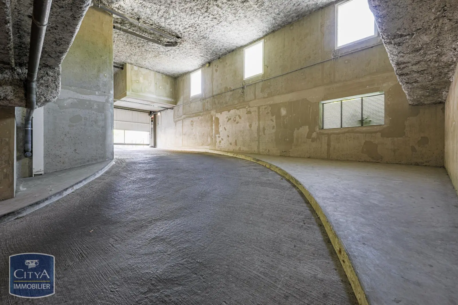 Photo 10 Parking